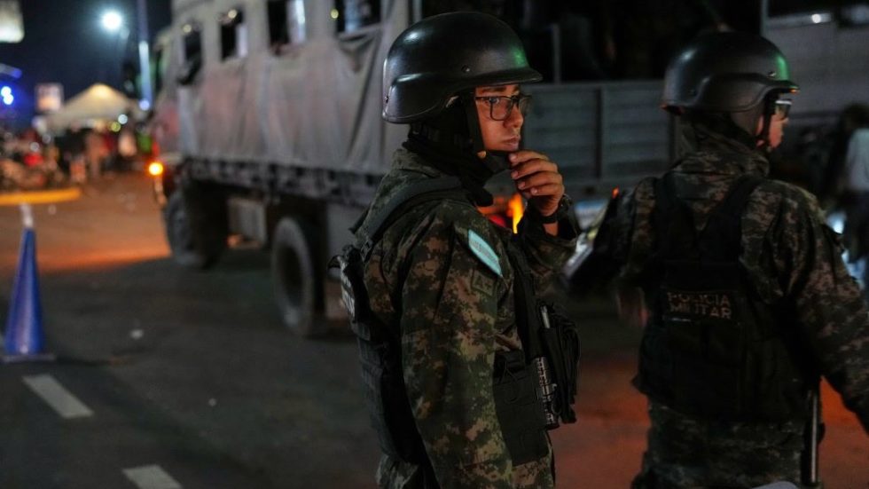 Η στρατιωτική αστυνομία σε εκλογικό κέντρο της Ονδούρας